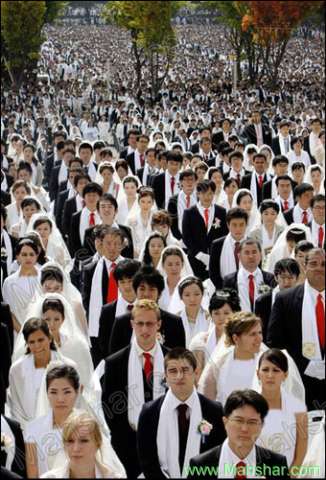 عکس ازدواج دسته جمعی هزاران دانشجوی کره ای در دانشگاه آسان در سئول